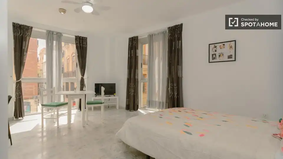 Habitación de Piso de alquiler en Valencia con Aire acondicionado, Calefacción y Amueblado