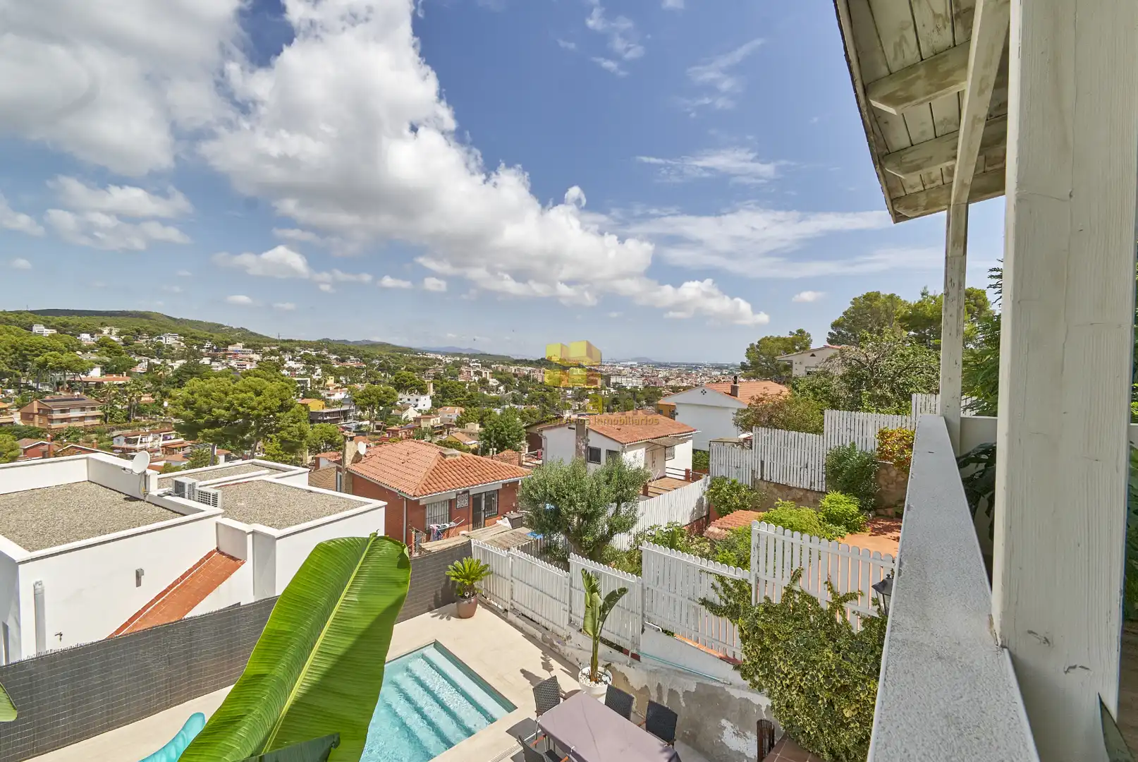 Vista exterior de Casa o xalet en venda en Castelldefels amb Aire condicionat, Calefacció i Jardí privat