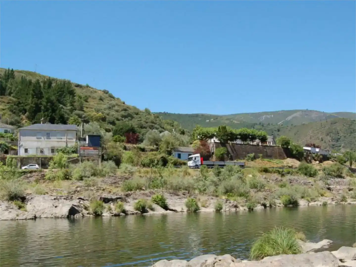 Vista exterior de Pis en venda en Quiroga amb Jardí privat, Parquet i Piscina