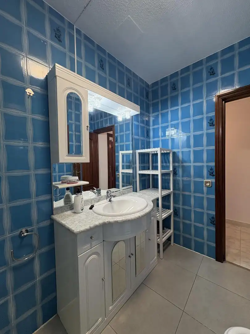 Badezimmer von Wohnung zur Miete in Madrid mit Klimaanlage, Heizung und Abstellraum