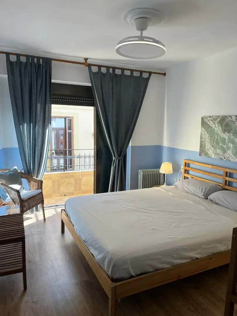 Habitación de Apartamento de alquiler en Valencia con Aire acondicionado, Calefacción y Amueblado