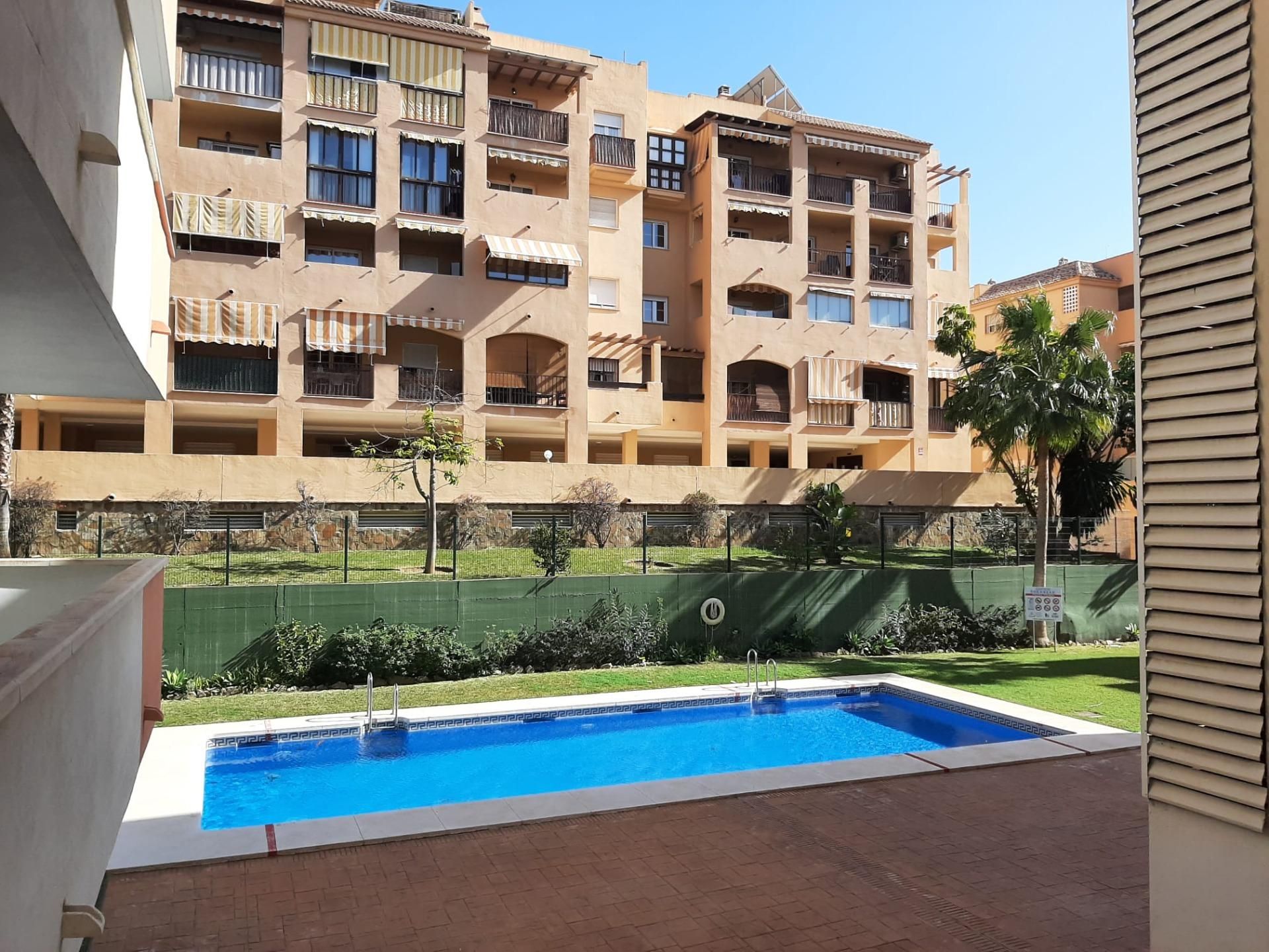Piscina de Apartament de lloguer en Fuengirola amb Jardí privat, Terrassa i Piscina comunitària