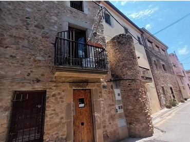Adossat amb balcó en venda a Carrer Sanitat 6