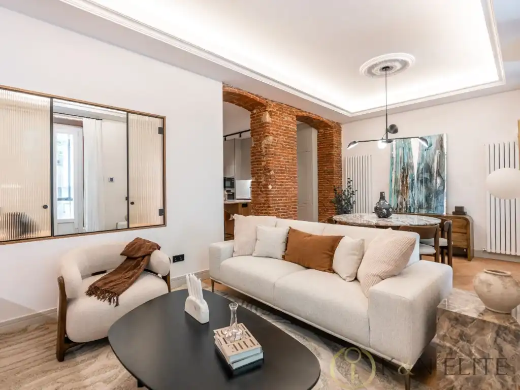 Piso con terraza en venta en Calle Alcantara, imagen 2