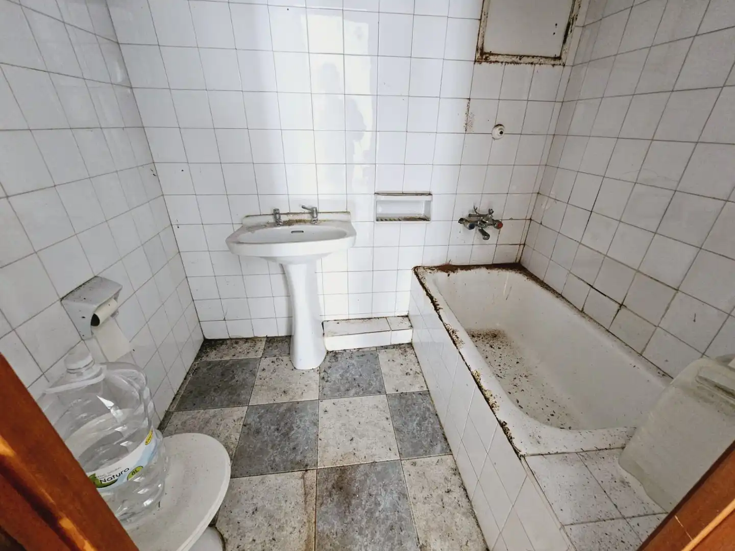 Badezimmer von Einfamilien-Reihenhaus zum Verkauf in Rubite mit Möbliert