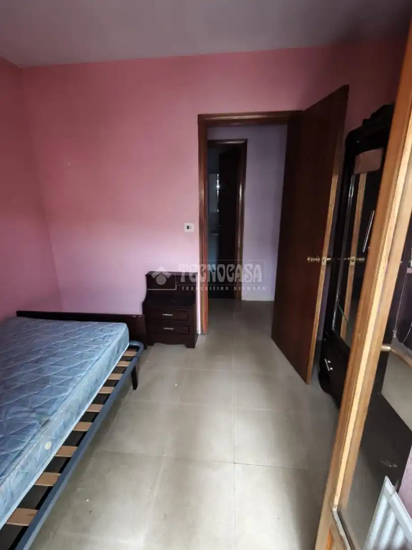 Habitación de Piso en venta en La Bañeza  con Calefacción, Terraza y Trastero