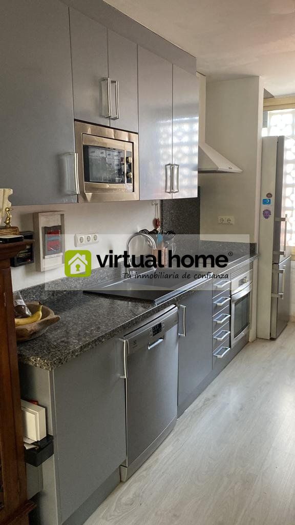 Cuina de Apartament en venda en Benidorm amb Aire condicionat, Jardí privat i Terrassa
