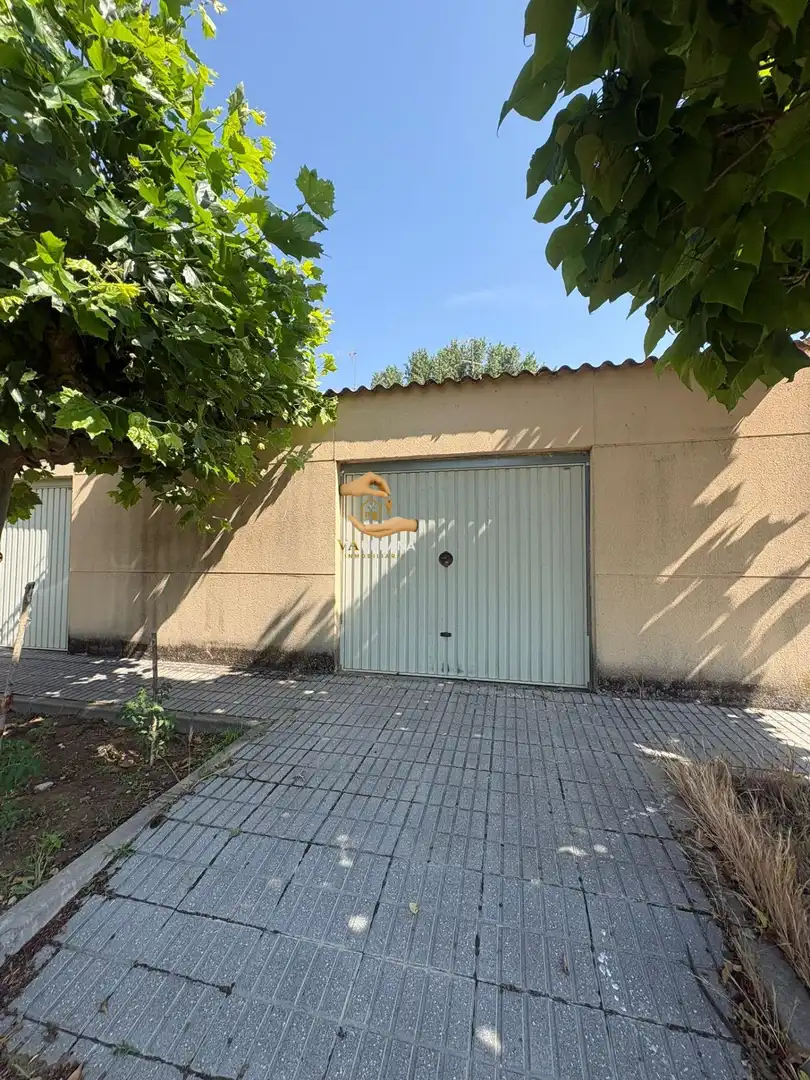Parkplatz von Einfamilien-Reihenhaus zum Verkauf in Aldealengua