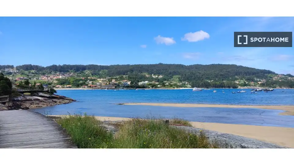 Vista exterior de Apartamento para compartir en Cangas  con Aire acondicionado, Terraza y Amueblado