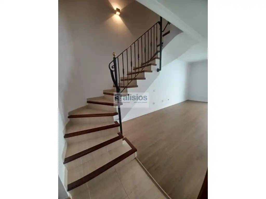 Casa adosada en venta en San Isidro
