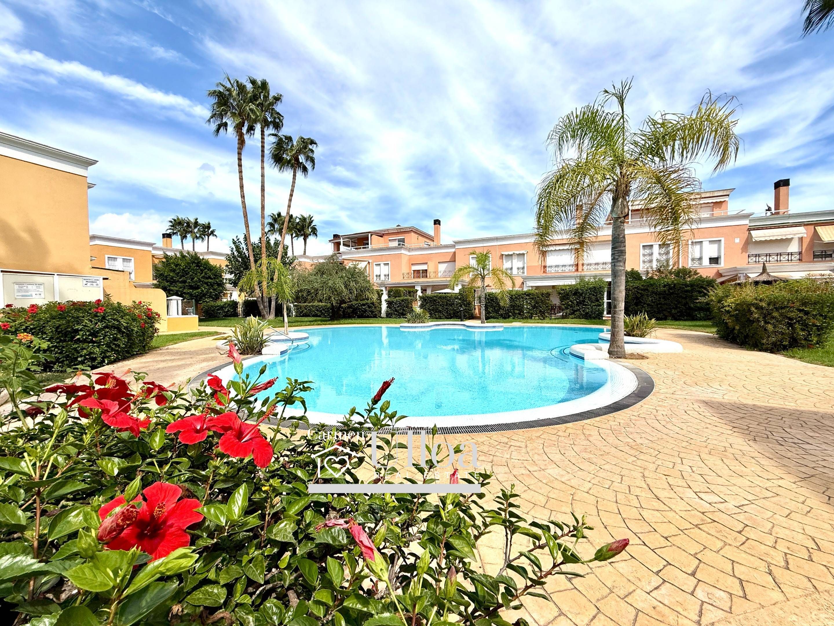 Piscina de Casa adosada en venda en Alicante / Alacant amb Aire condicionat, Jardí privat i Terrassa
