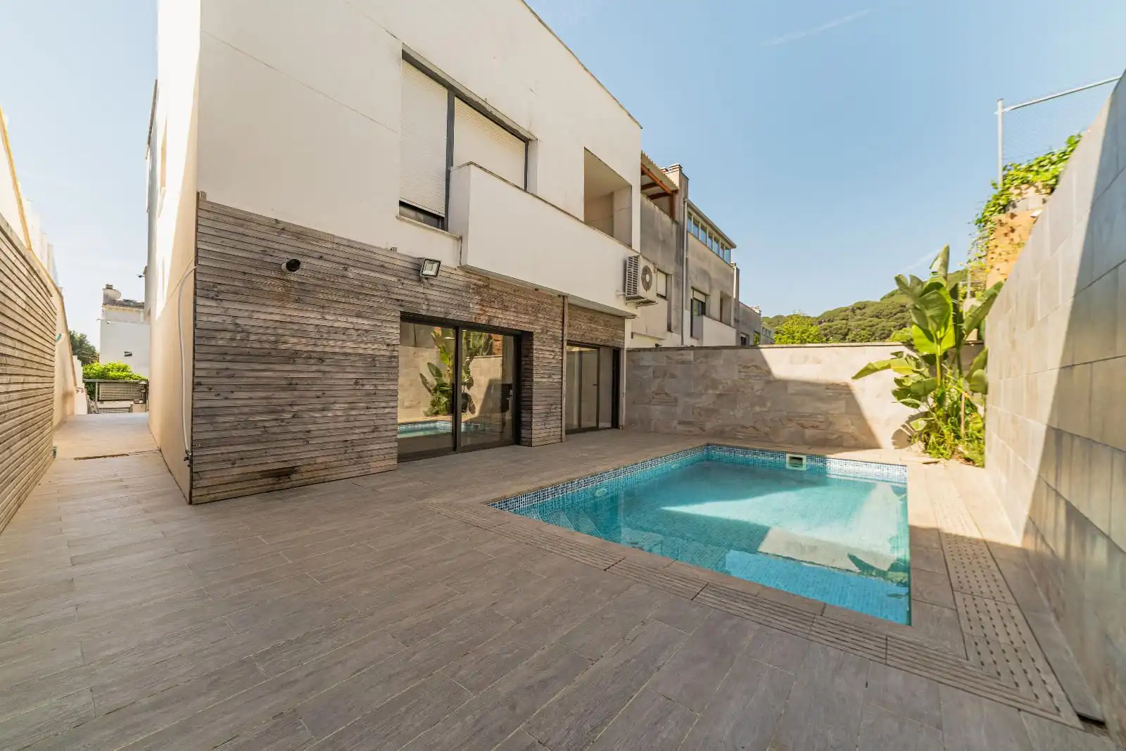 Piscina de Casa adosada en venda en Canet de Mar amb Aire condicionat, Calefacció i Jardí privat
