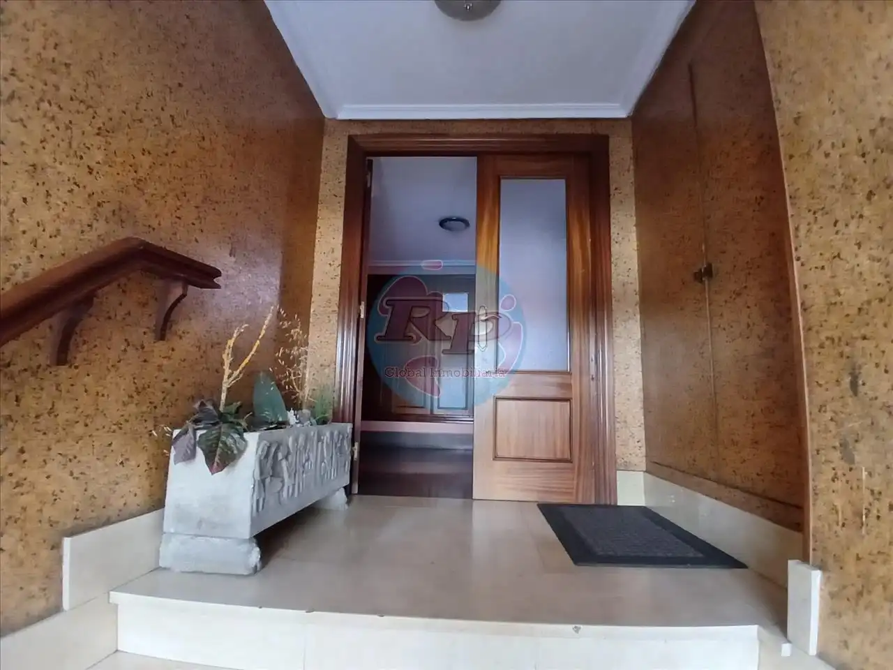 Piso en venta en La Robla  con Parquet