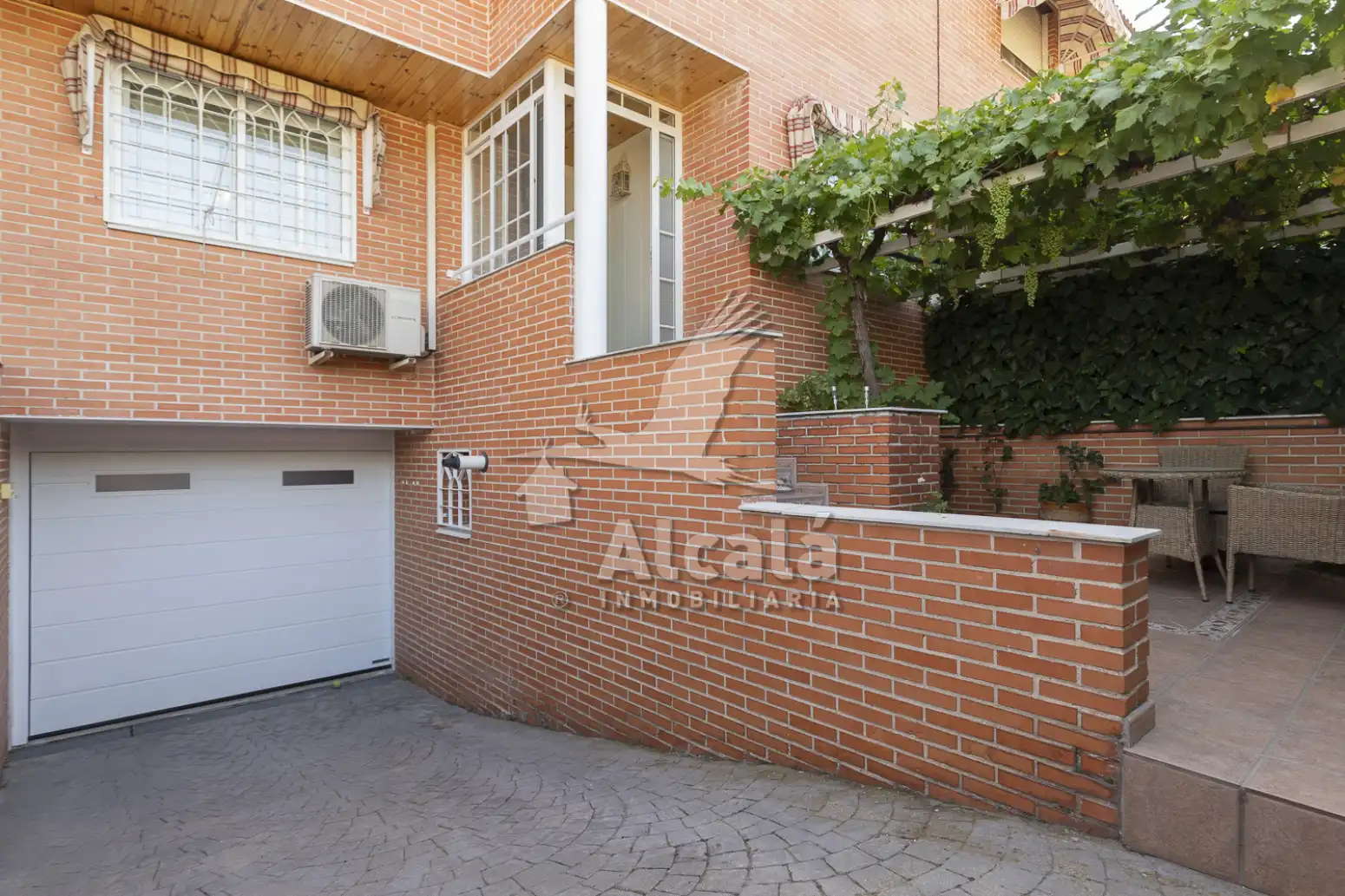 Exterior view of Houses for sale in Alcalá de Henares  with Air Conditioner, Heating and Parquet flooring