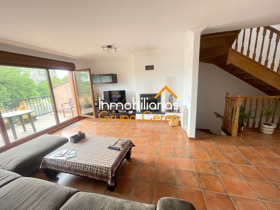 Sala d'estar de Casa o xalet en venda en Santurde de Rioja amb Calefacció, Jardí privat i Terrassa
