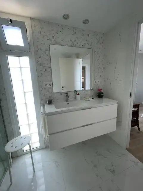 Baño de Piso de alquiler en Alicante / Alacant con Terraza, Amueblado y Internet