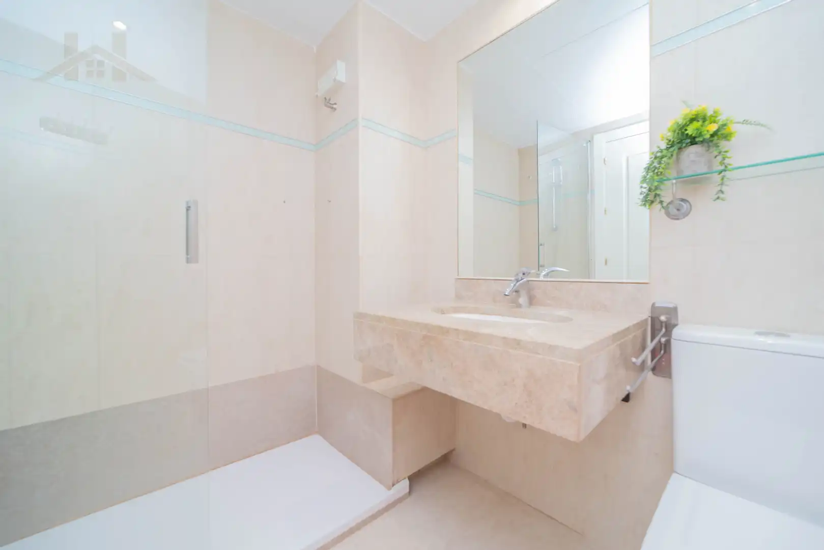 Bathroom of Flat for sale in Madrid  with Air Conditioner, Heating and Storage room