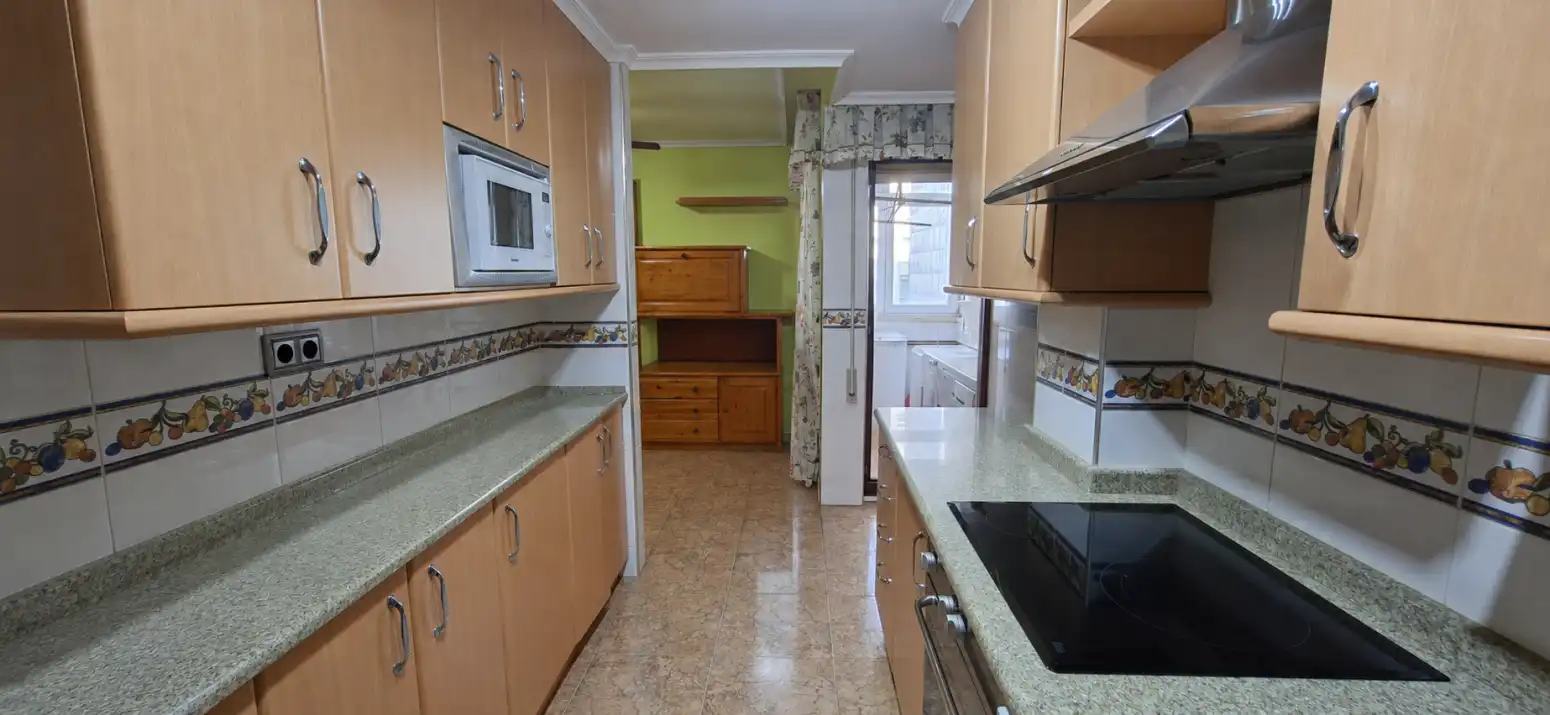 Küche von Wohnung zum Verkauf in Torrelavega  mit Heizung, Parkett und Abstellraum