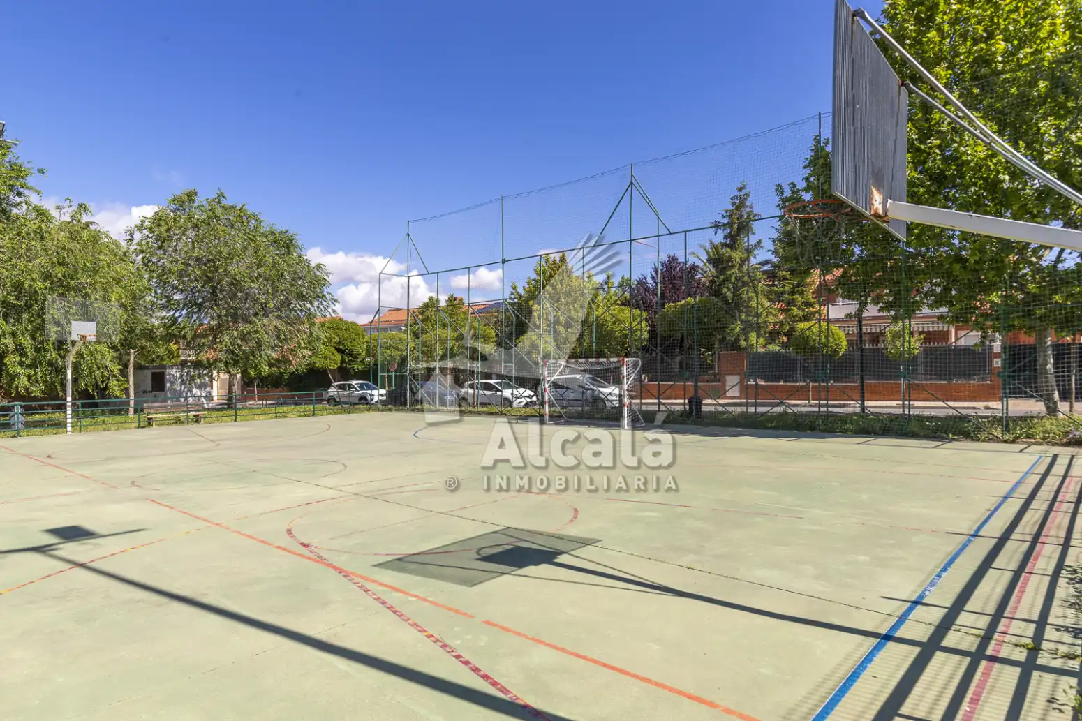 Parking de Casa adosada en venta en Villalbilla con Aire acondicionado, Calefacción y Parquet