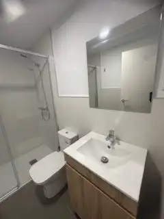 Bany de Apartament de lloguer en León Capital  amb Calefacció, Parquet i Terrassa