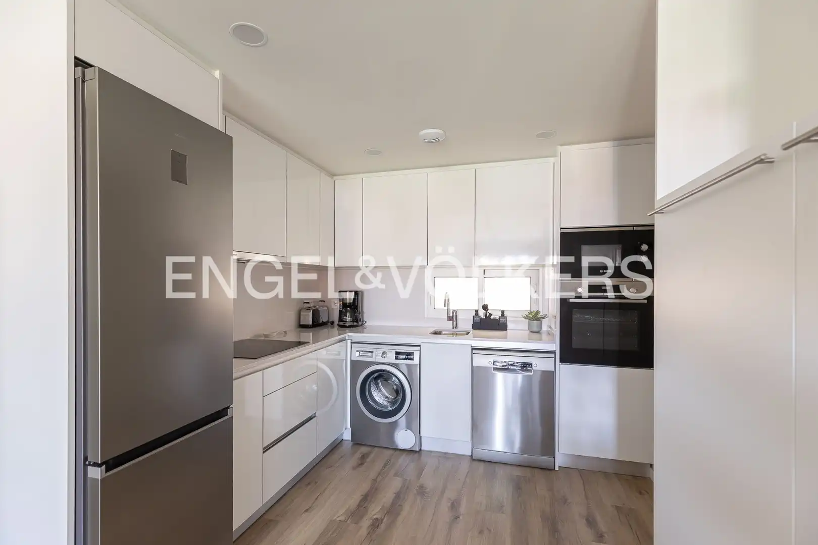 Kitchen of Flat for rent in Madrid  with Air Conditioner, Heating and Private garden