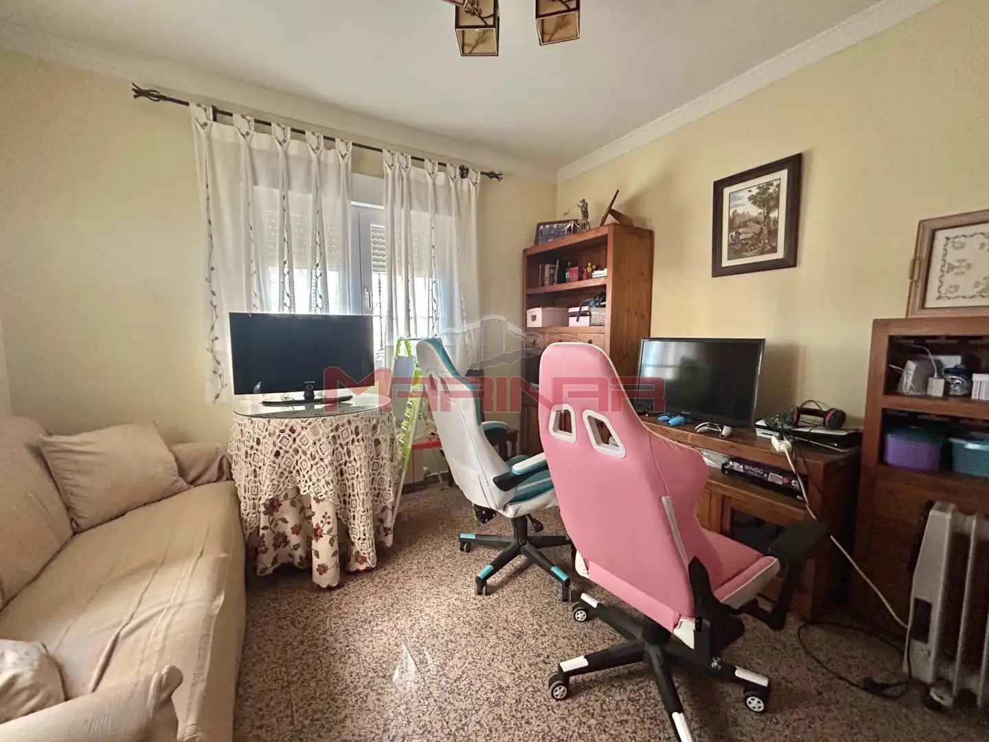 Sala d'estar de Casa adosada en venda en Seseña amb Calefacció, Jardí privat i Traster