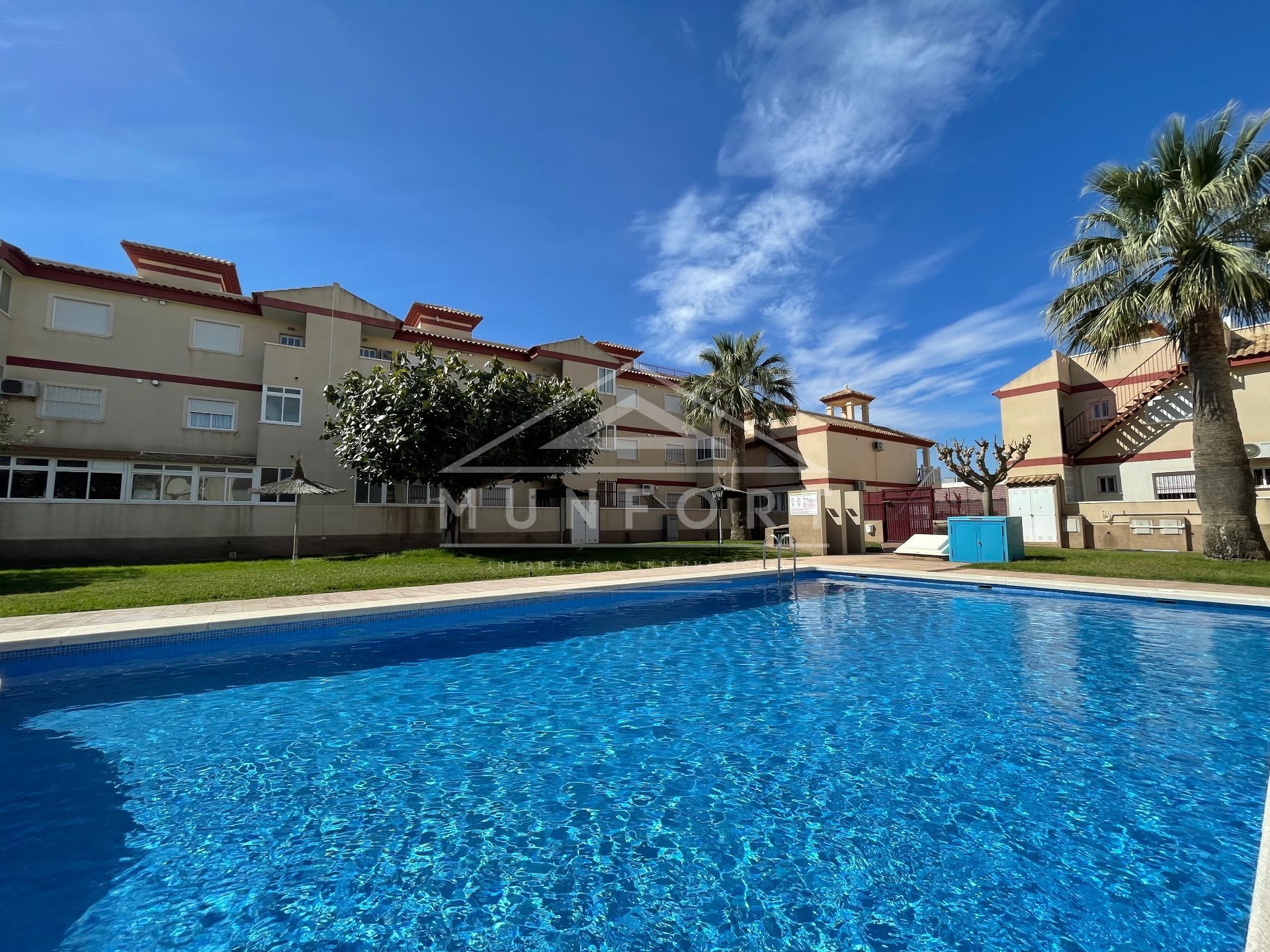 Vista exterior de Casa o chalet de alquiler en San Pedro del Pinatar con Piscina y Piscina comunitaria