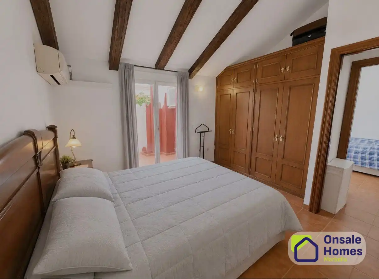 Bedroom of Detached homes for sale in Fuengirola  with Air Conditioner, Terrace and Balcony
