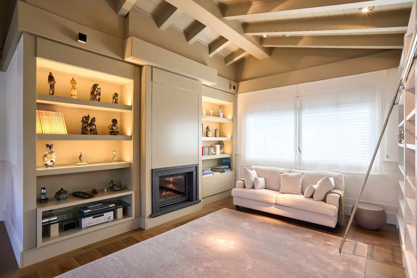 Sala d'estar de Casa o xalet en venda en Sant Pol de Mar amb Aire condicionat, Calefacció i Jardí privat
