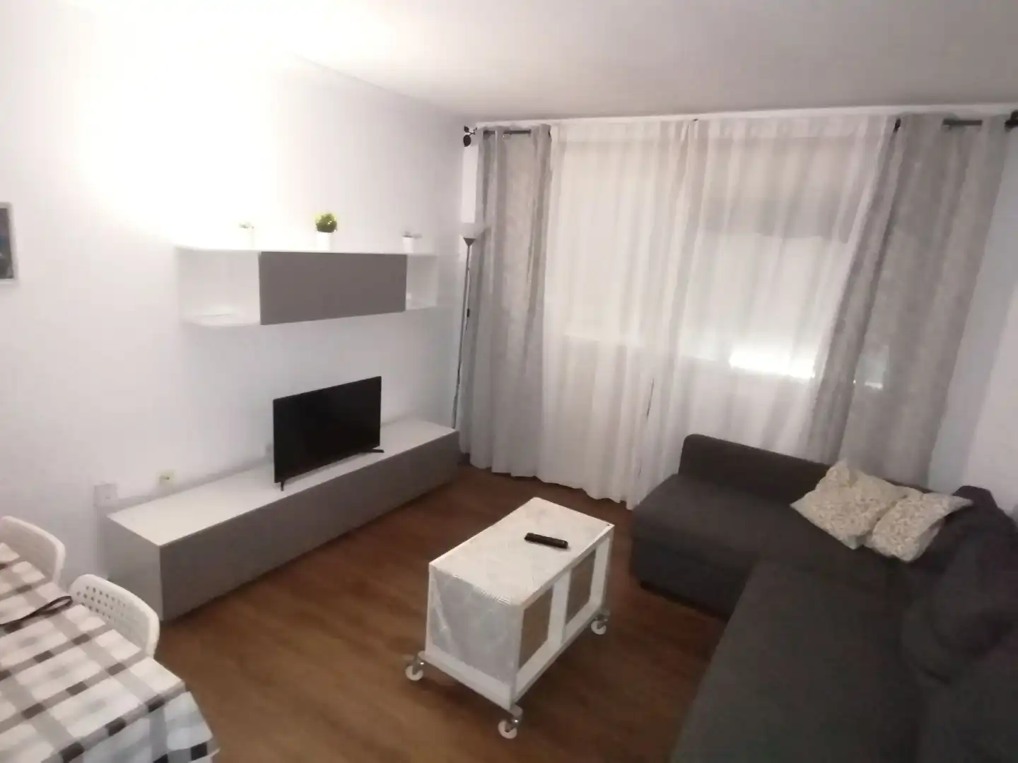 Sala de estar de Piso de alquiler en Algeciras con Amueblado y Piscina comunitaria