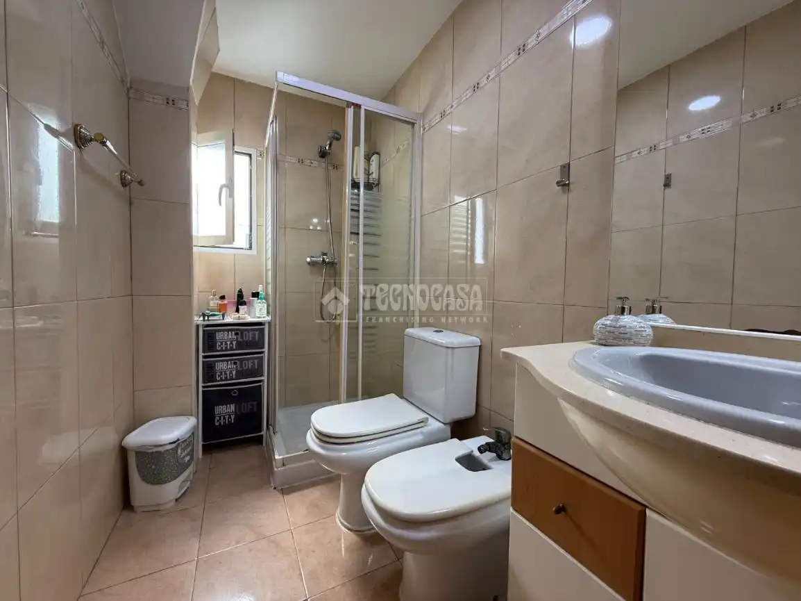 Baño de Piso en venta en Valencia con Aire acondicionado y Balcón