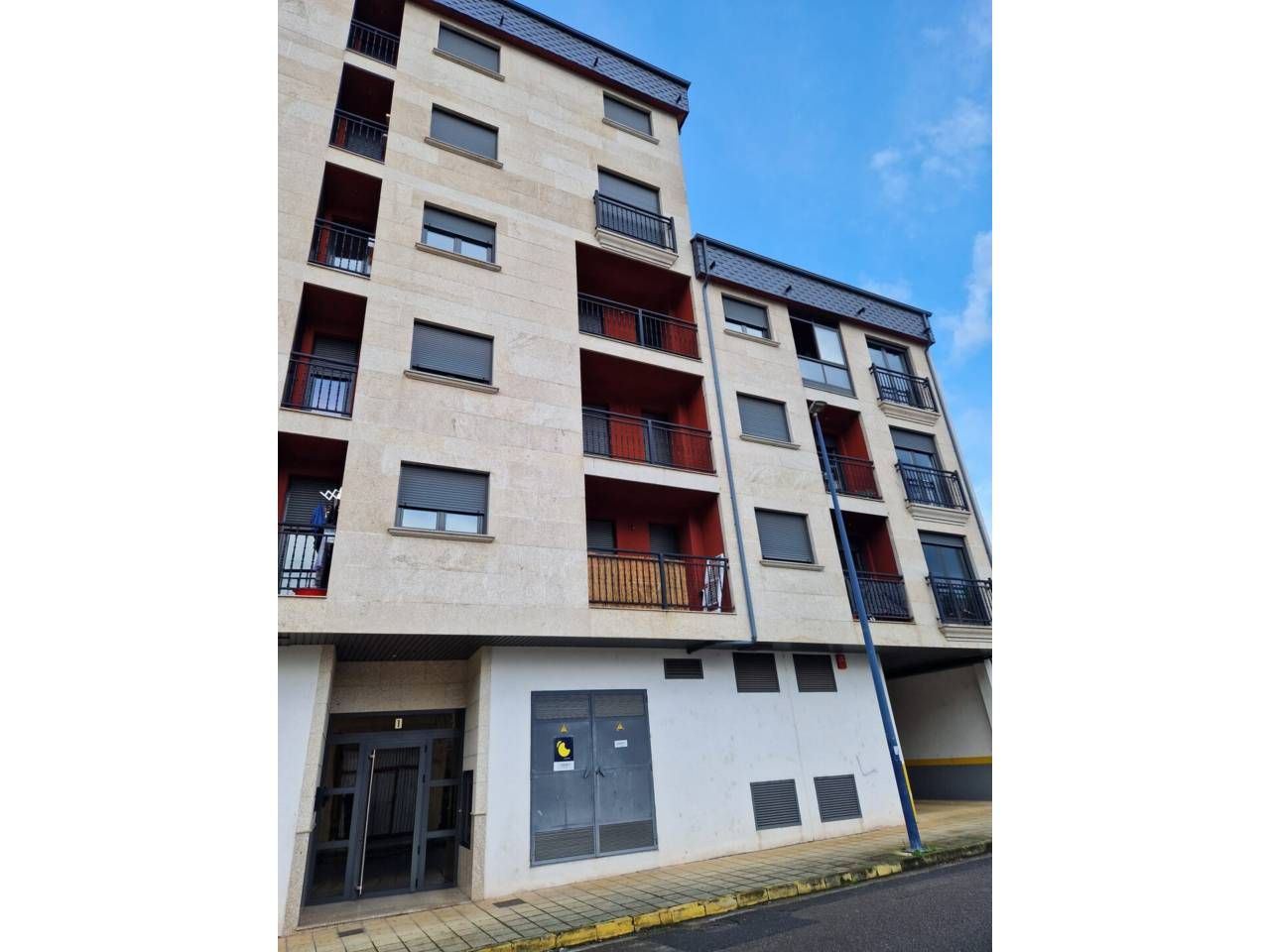 Exterior view of Flat for sale in A Rúa 