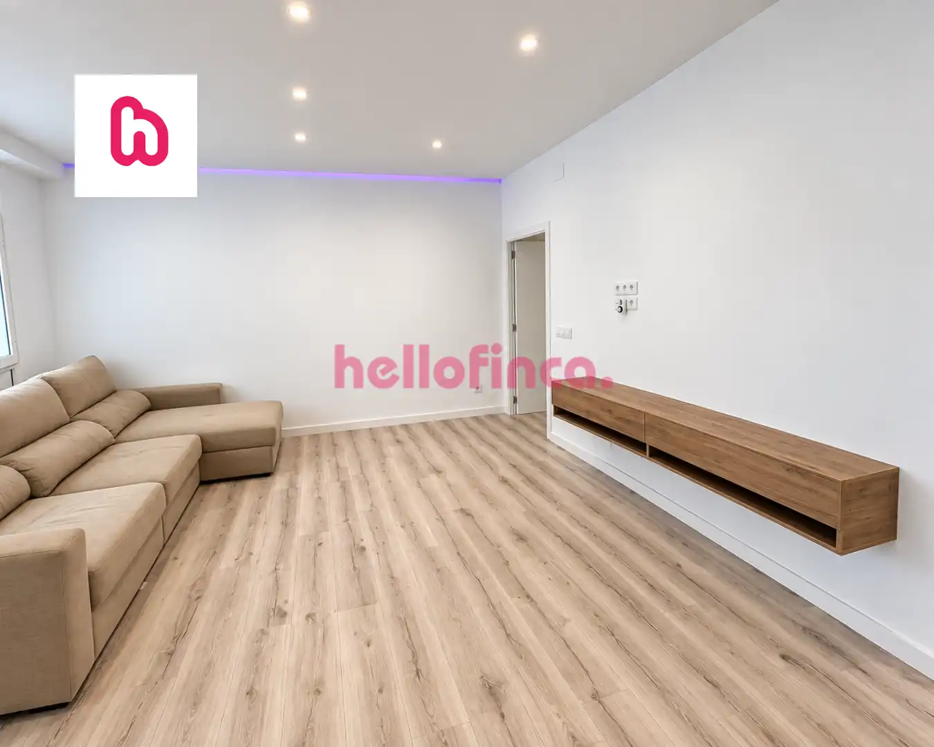 Living room of Flat for sale in Badalona  with Air Conditioner and Furnished