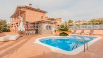Piscina de Casa o xalet en venda en Viladecavalls amb Aire condicionat, Calefacció i Piscina