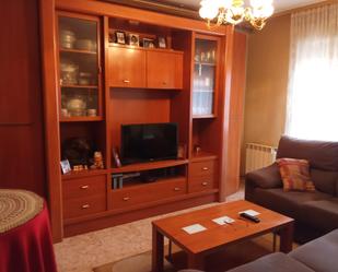 Living room of Flat for sale in Tordesillas  with Heating, Terrace and Furnished