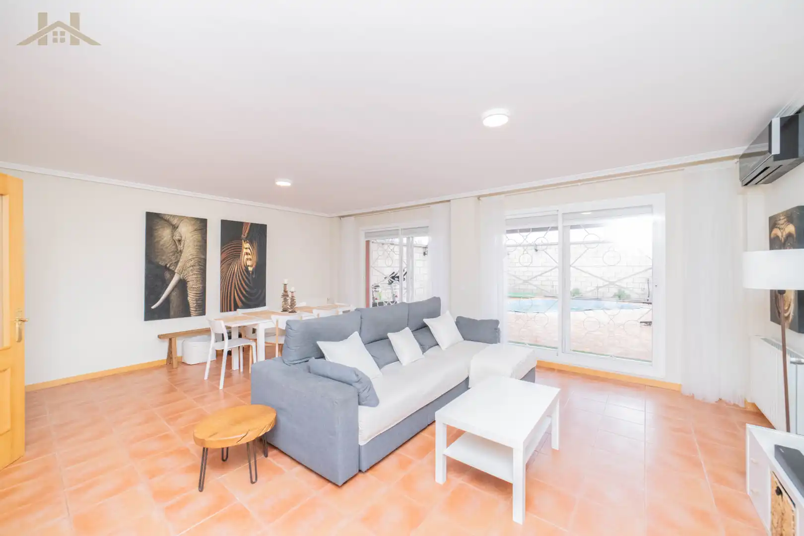 Sala de estar de Casa adosada en venta en Illescas con Aire acondicionado, Calefacción y Jardín privado