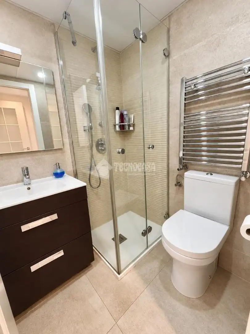 Badezimmer von Wohnung zum Verkauf in Madrid mit Abstellraum