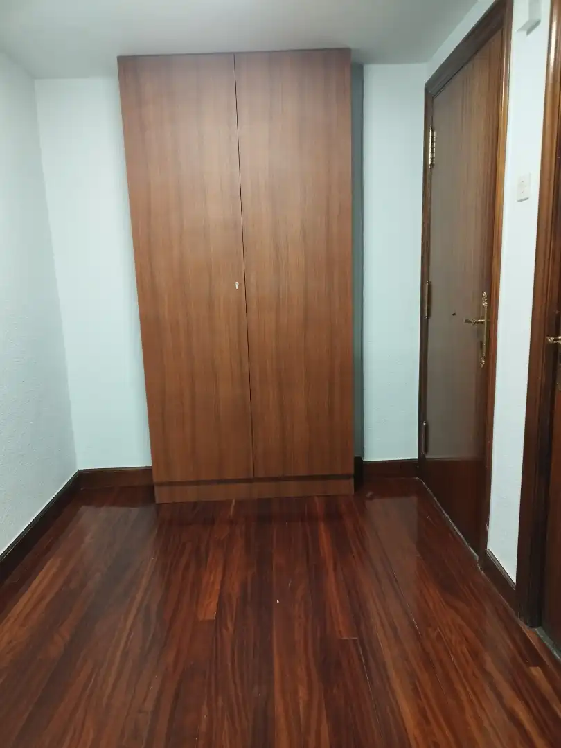 Habitación de Oficina de alquiler en Bilbao 