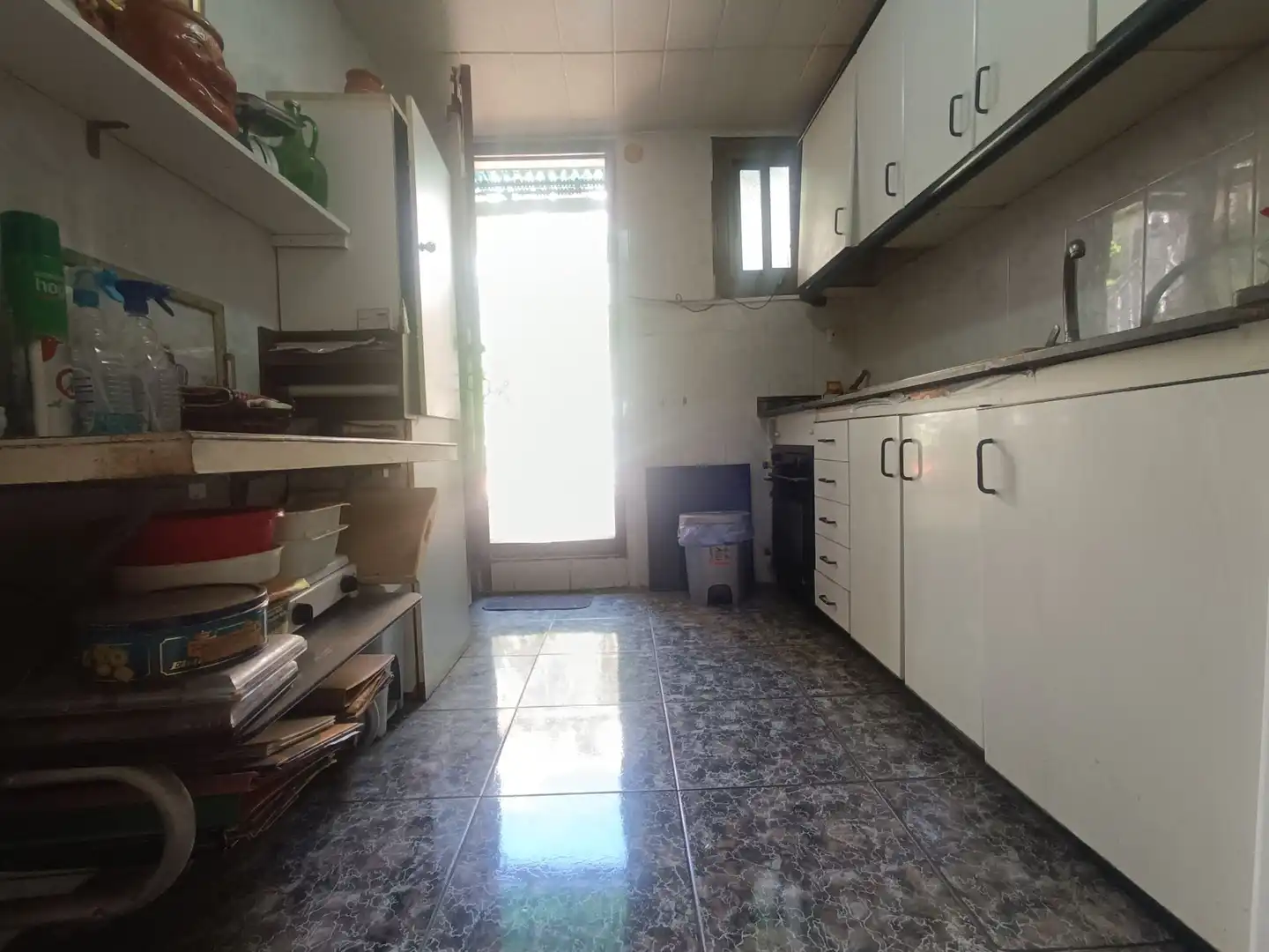 Küche von Haus zum Verkauf in Badalona mit Terrasse und Abstellraum