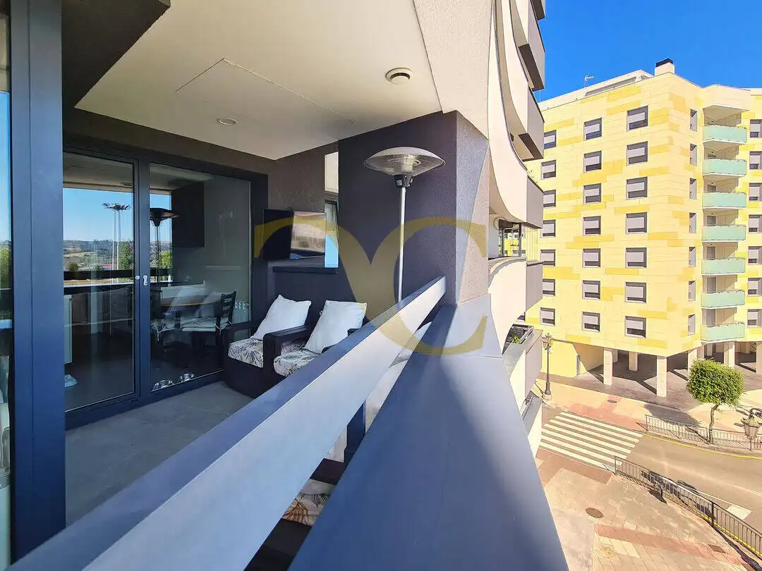 Terrassa de Pis en venda en Oviedo  amb Aire condicionat, Calefacció i Terrassa
