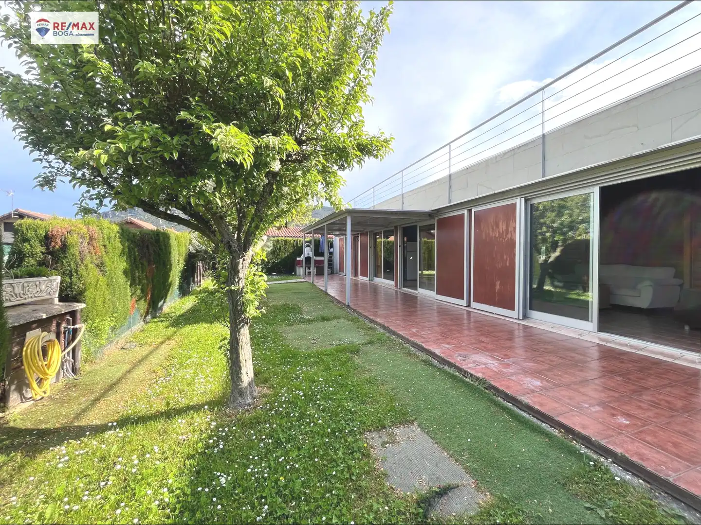 Vista exterior de Casa adosada en venta en Ayegui / Aiegi con Aire acondicionado, Jardín privado y Terraza