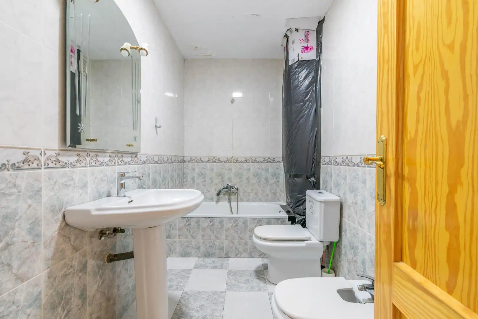 Bathroom of Flat for sale in Almería  with Terrace