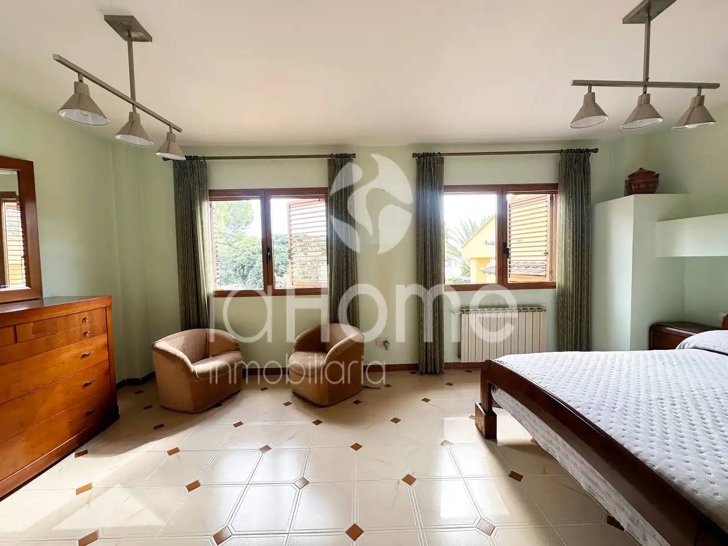Wohnzimmer von Haus oder Chalet zum Verkauf in Paterna mit Klimaanlage, Heizung und Privatgarten
