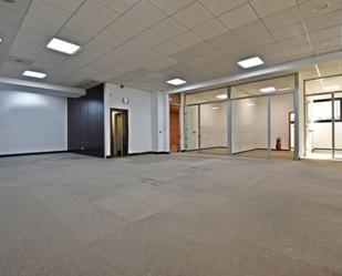 Office for sale in Pinto  with Air Conditioner, Heating and Internet