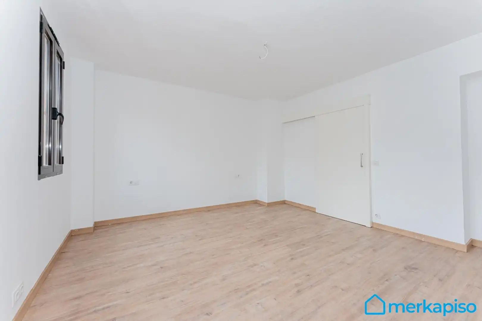 Habitación de Casa adosada en venta en Sant Boi de Llobregat con Jardín privado, Parquet y Terraza
