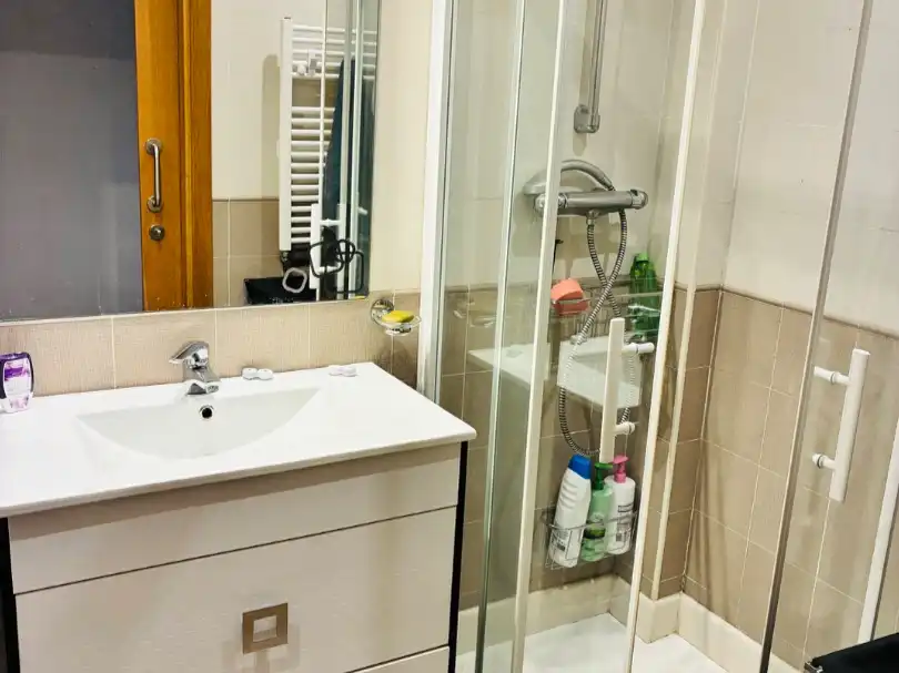 Badezimmer von Wohnung zum Verkauf in Errenteria mit Terrasse und Balkon