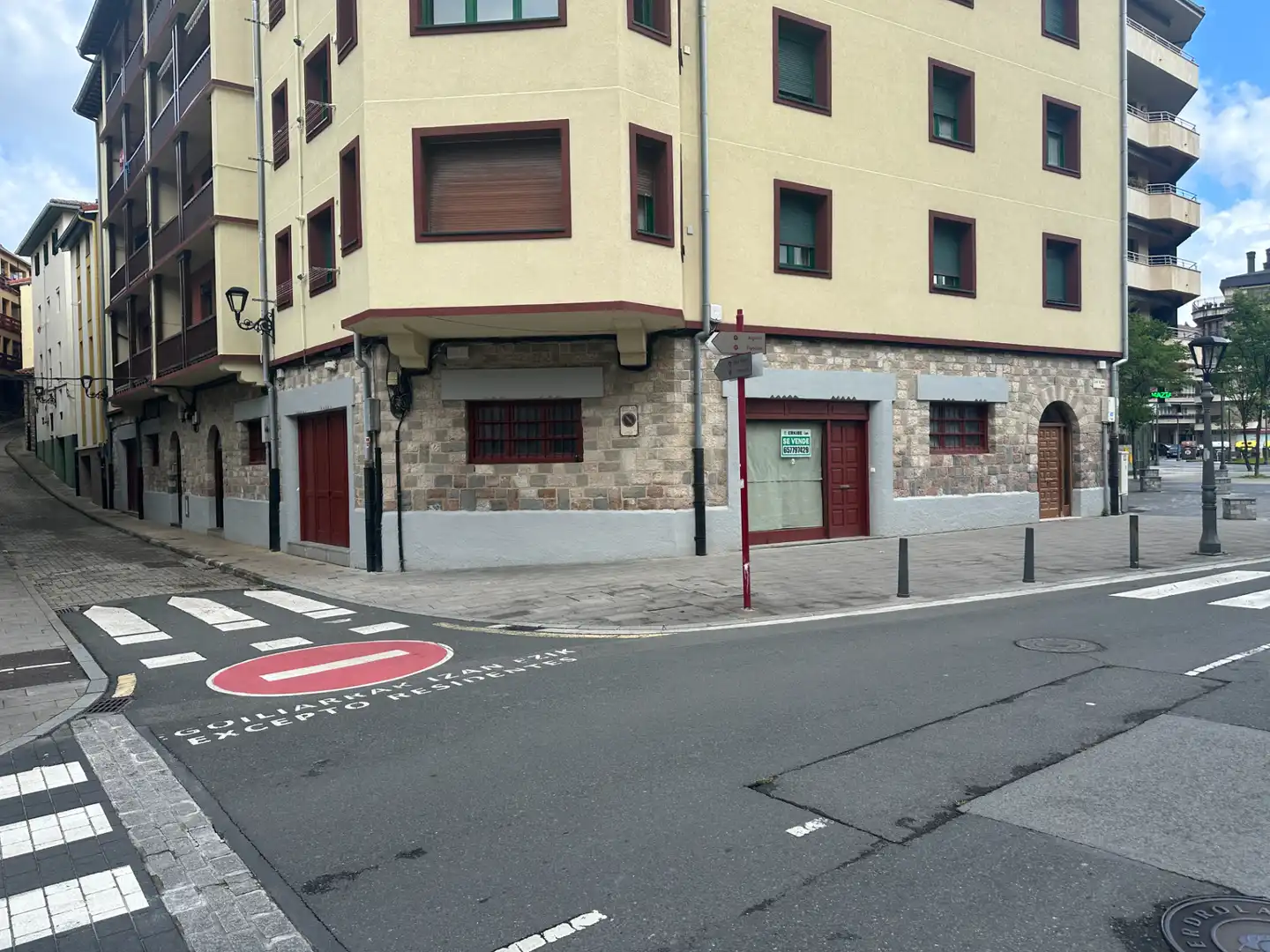 Vista exterior de Local en venta en Zumaia