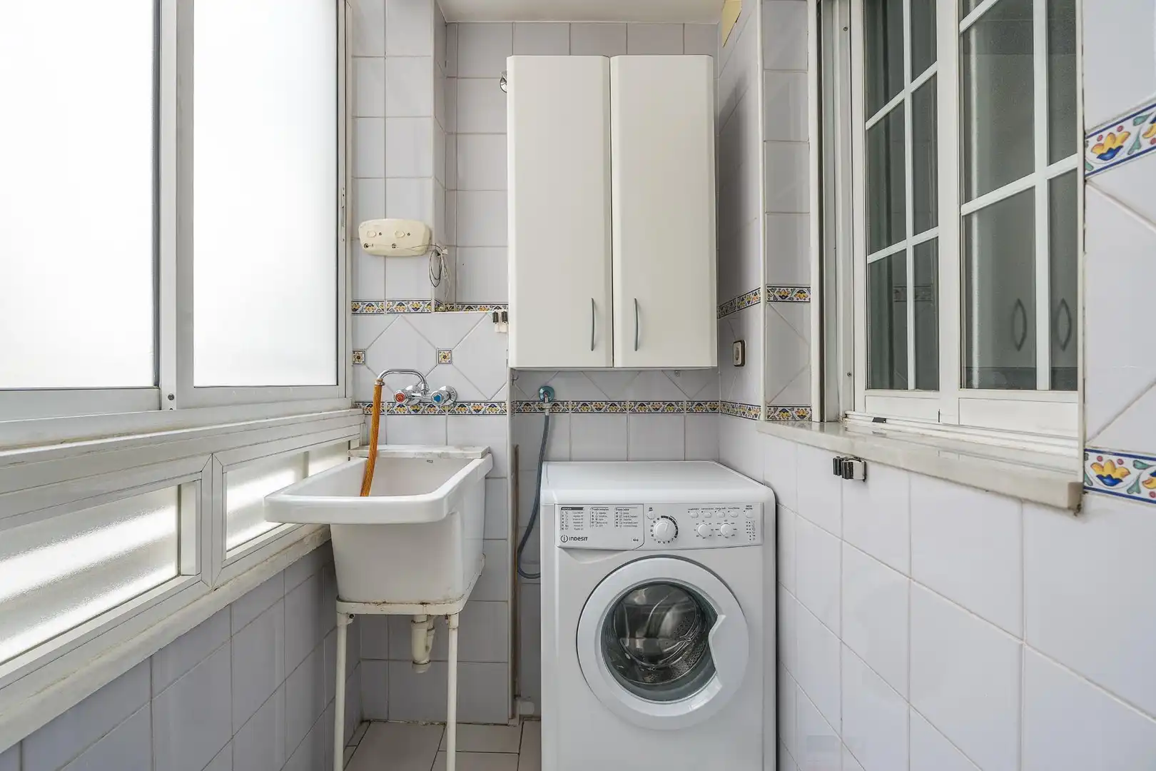 Badezimmer von Wohnung zum Verkauf in Granada mit Klimaanlage und Heizung