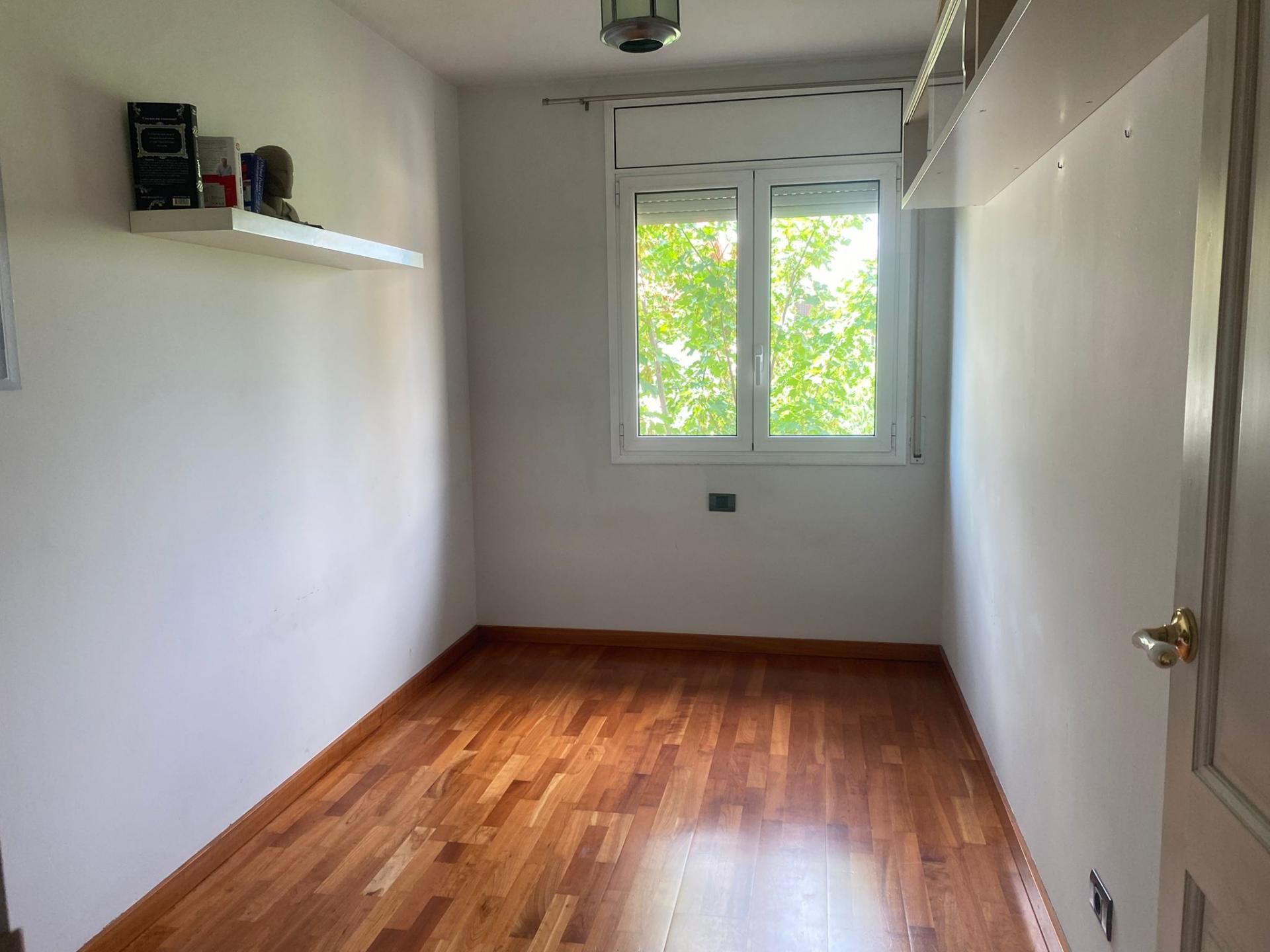 Bedroom of Duplex to rent in Vic  with Heating and Oven