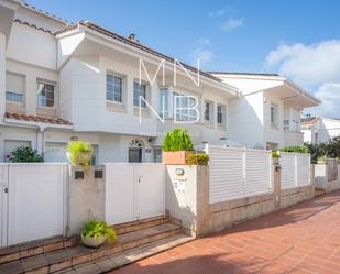 Exterior view of Single-family semi-detached for sale in Premià de Mar  with Air Conditioner, Heating and Terrace